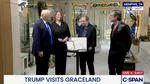 Donald Trump s-a dus în vizită la casa lui Elvis Presley, după anunțul negocierilor-surpriză cu Iranul: „L-am cunoscut pe Frank Sinatra, pe Elvis niciodată. Îl iubesc”