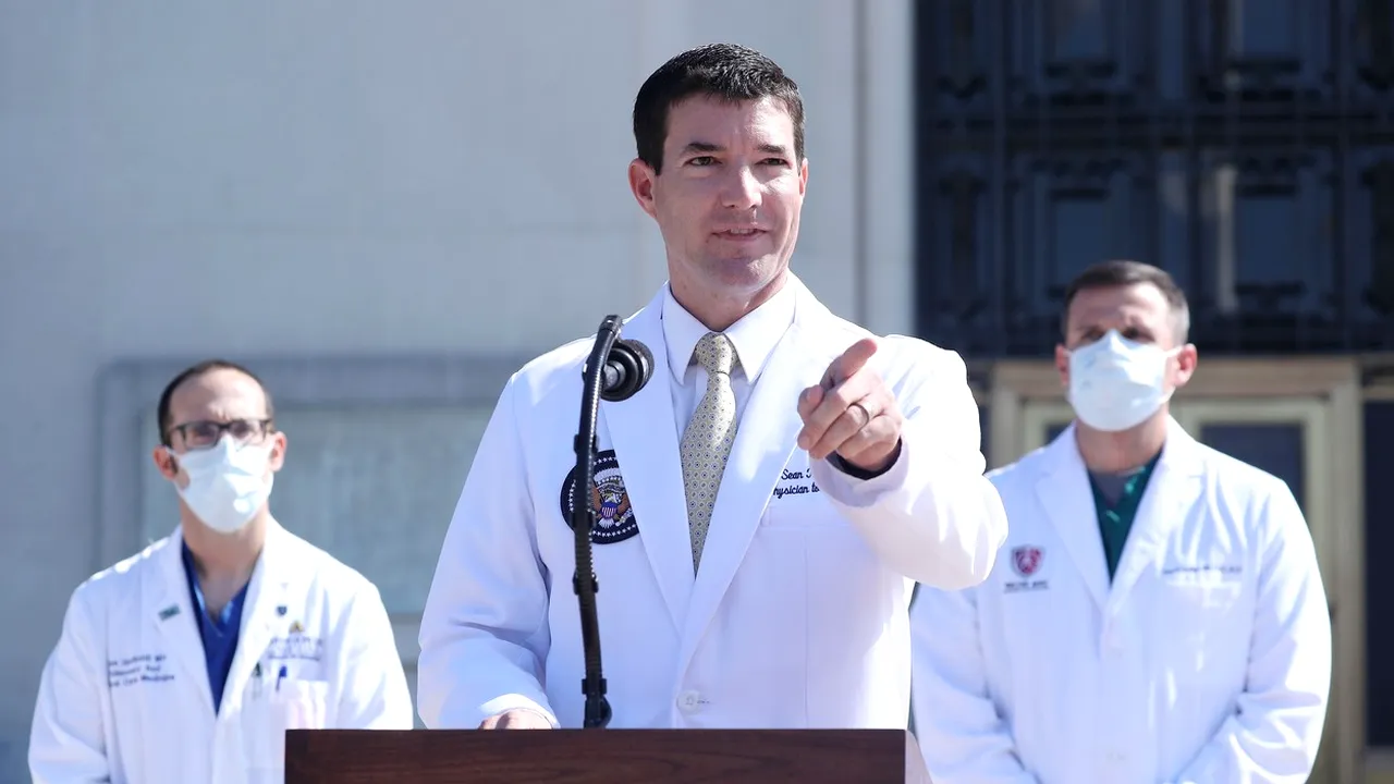 Cine este Sean Conley, medicul personal al preşedintelui Trump?