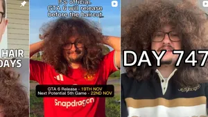 746 fără să se tundă. Un fan Manchester United a pierdut pariul cu propriul păr