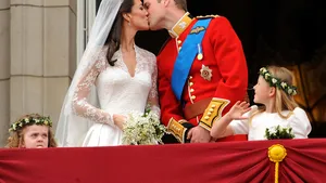 Prinţul William şi Kate Middleton scot la licitaţie o felie de tort de la nuntă. De la ce sumă porneşte licitaţia