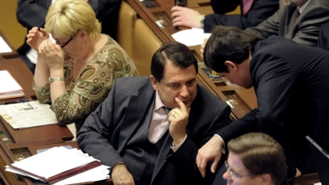 A fost adoptată moţiunea de cenzură împotriva Cabinetului Mirek Topolanek