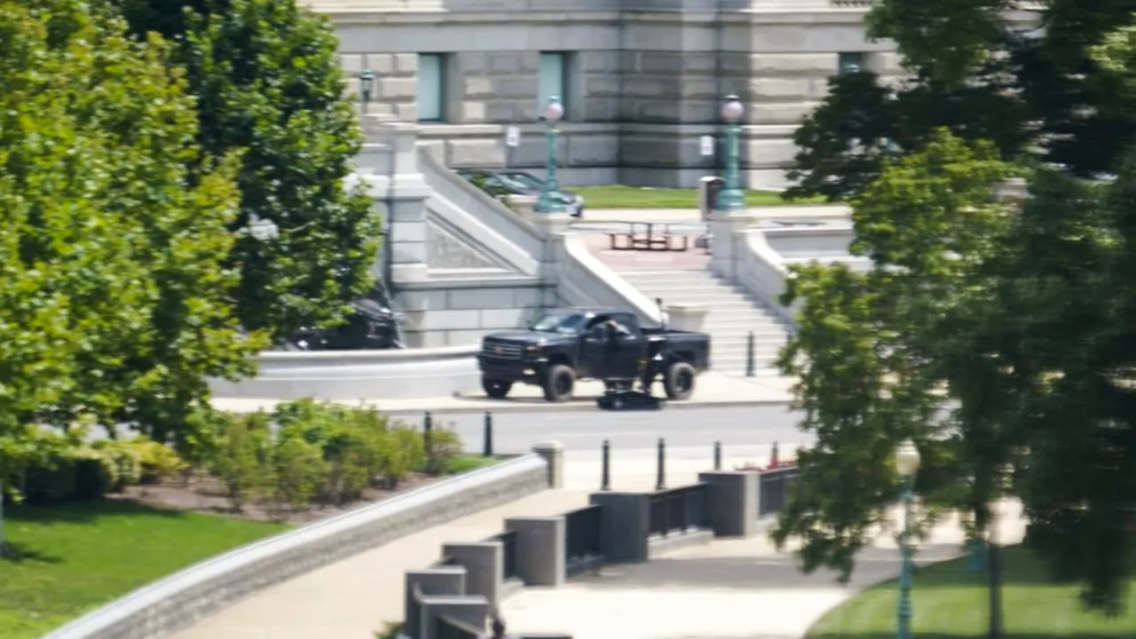 Individul care a generat alerta de securitate din centrul Washingtonului s-a predat