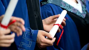 Diplomele pentru absolvenţii de studii superioare vor avea cod QR. Anunţul făcut de Guvern