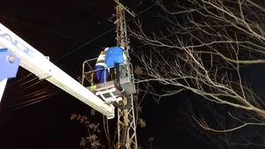 O parte a Timişoarei, fără telefonie şi internet, după ce primarul Nicolae Robu a tăiat cablurile | VIDEO