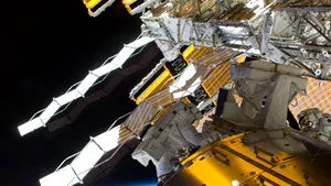 Astronauţii de pe Discovery, la a treia ieşire pe orbită