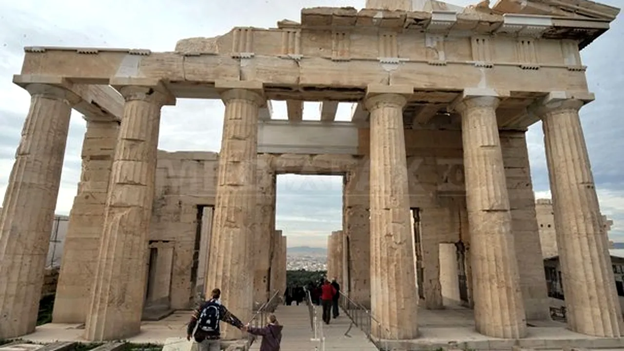 Grecia: Un bărbat a încercat să se sinucidă aruncându-se de pe Acropole