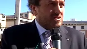 Oficial italian, acuzat că avea cu secretara un contract prin care o obliga la relaţii intime