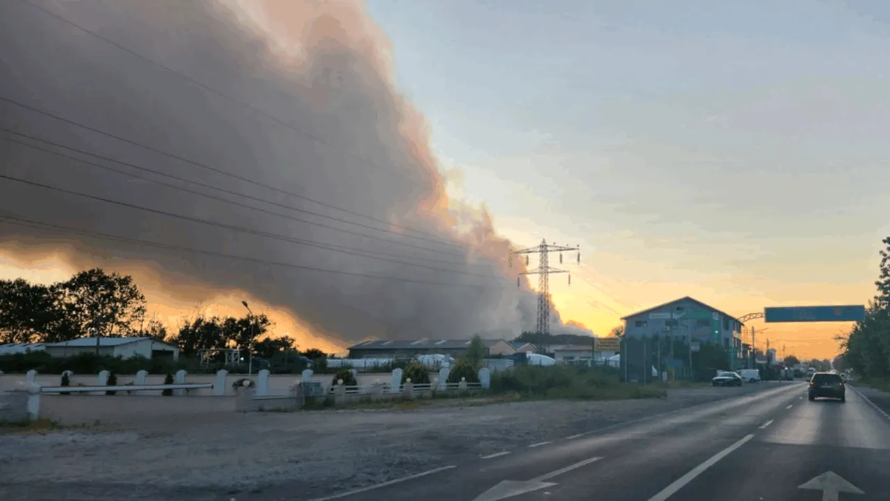 Incendiu și degajări mari de fum  la groapa de gunoi din Aninoasa. A fost emis un nou mesaj Ro-Alert