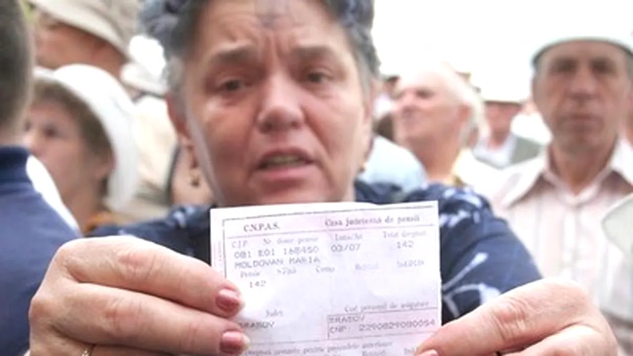 Romanian Pensioners Picket Presidential Palace, Call On President To Resign Over Austerity Plan