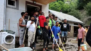 Apelul IGSU către voluntarii care vin în sprijinul comunităților afectate de inundații din Suceava