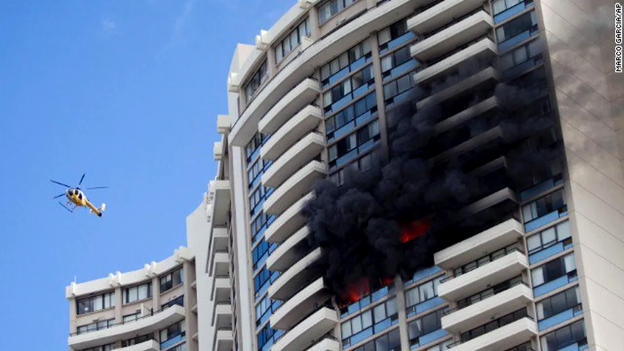 Repetiţie a tragediei din Londra | Cel puţin 3 morţi şi 5 răniţi, în urma incendiului care a cuprins un bloc rezidenţial din Honolulu FOTO VIDEO