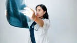 Rasism în spitalele din Marea Britanie. Pacienții refuză să fie consultați de radiografi de culoare