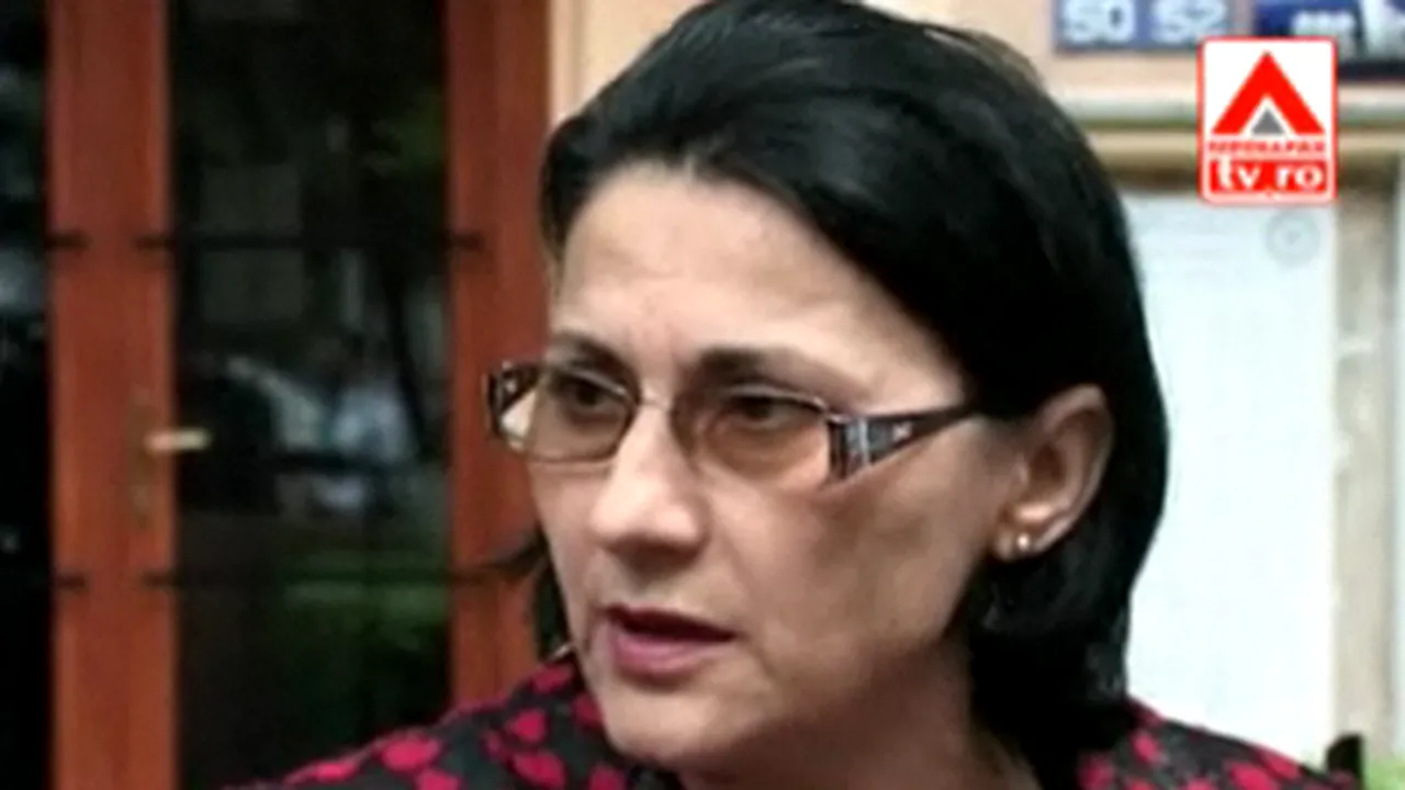 Andronescu: Tezele decurg normal, profesorii sunt la supraveghere