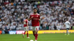 Un fotbalist irakian refugiat din ţara natală, la un pas să ajungă în Premier League