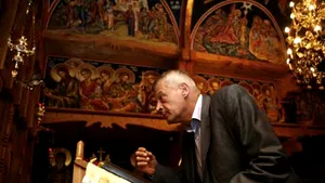 Oprescu s-a rugat într-o biserică, pentru ziua votului şi pentru sănătate