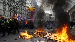 COMENTARIU Crenguţa Nicolae: De ce nu se întâmplă şi în România o revoltă ca-n Franţa