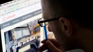 CJUE a decis că Franţa nu poate obliga Airbnb să deţină licenţă imobiliară