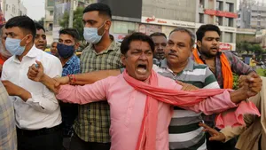 Incidente violente în India după ce activiștii au cerut distrugerea mormântului unui împărat