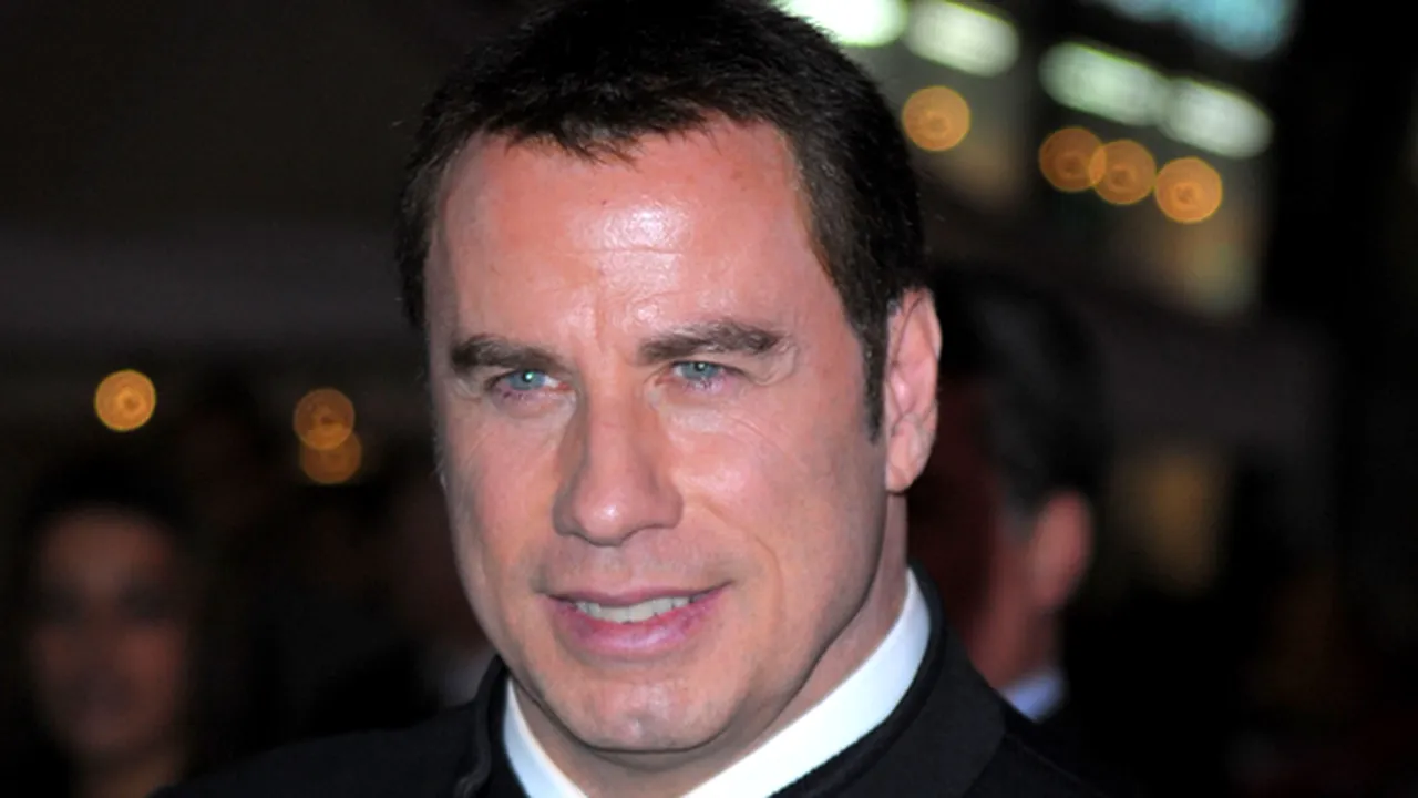 John Travolta, ovaţionat de spectatorii francezi din nordul Parisului