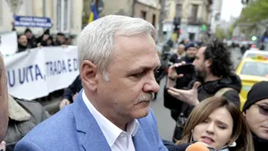 Procesul lui Dragnea, AMÂNAT. Judecătorii au admis cererea avocaţilor/ Liderul PSD a ieşit în aplauze şi huiduieli de la ÎCCJ: Mă împingeţi în halul ăsta? Nu mă lăsaţi să plec? | VIDEO