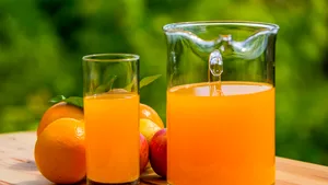 „Doza de sănătate” care dă peste cap economia unei ţări. Experţi australieni: Cola dietetică, mai bine cotată decât sucul de fructe