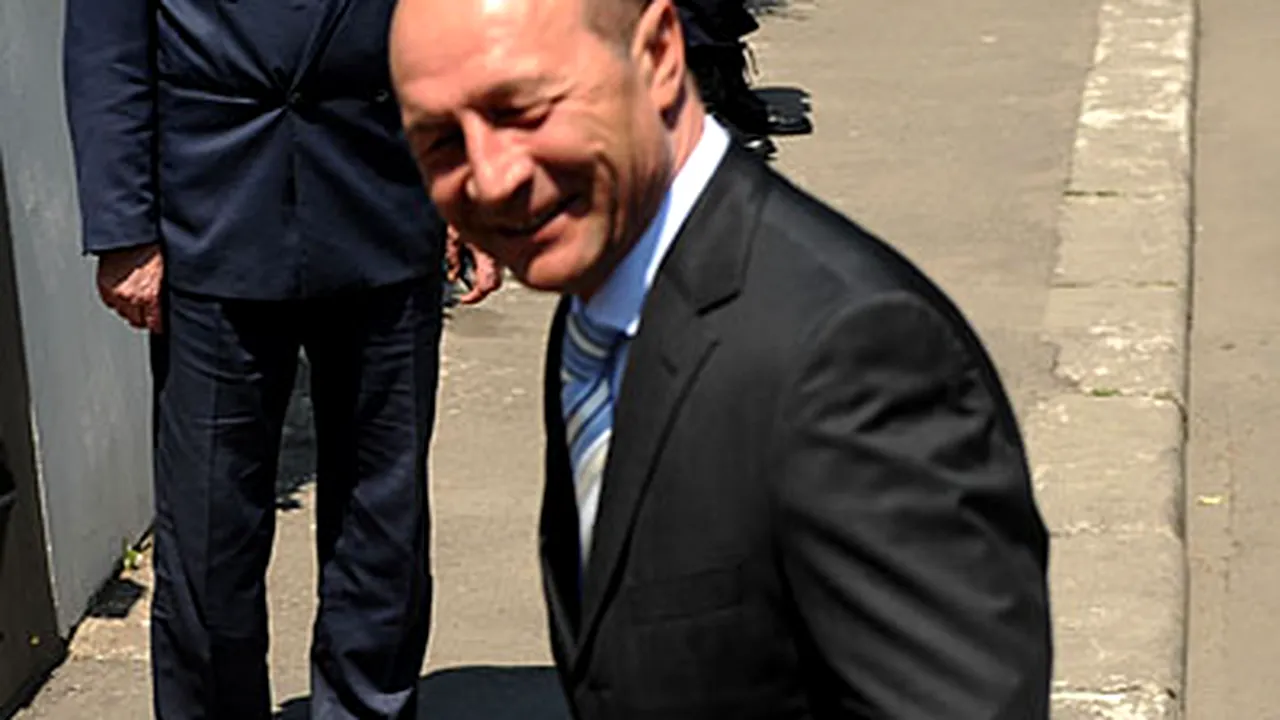 Schimb de replici între Băsescu şi un craiovean i-a reproşat că face campanie PDL