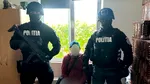 Un polițist în misiune a fost mușcat de un câine asmuțit de un bărbat împotriva căruia fusese emis un ordin de rotecție