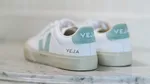 Revoluția sustenabilității în moda premium – fenomenul VEJA în România (P)