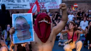 Proteste în Bologna, după ce un bărbat a murit în timp ce era imobilizat de poliție