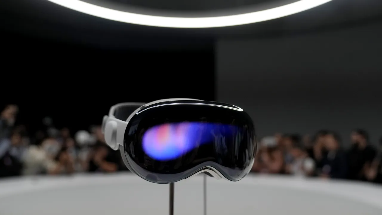 Noile căşti Apple de realitate augmentată vor testa marketingul la maximum. Preţ de 3.499 de dolari