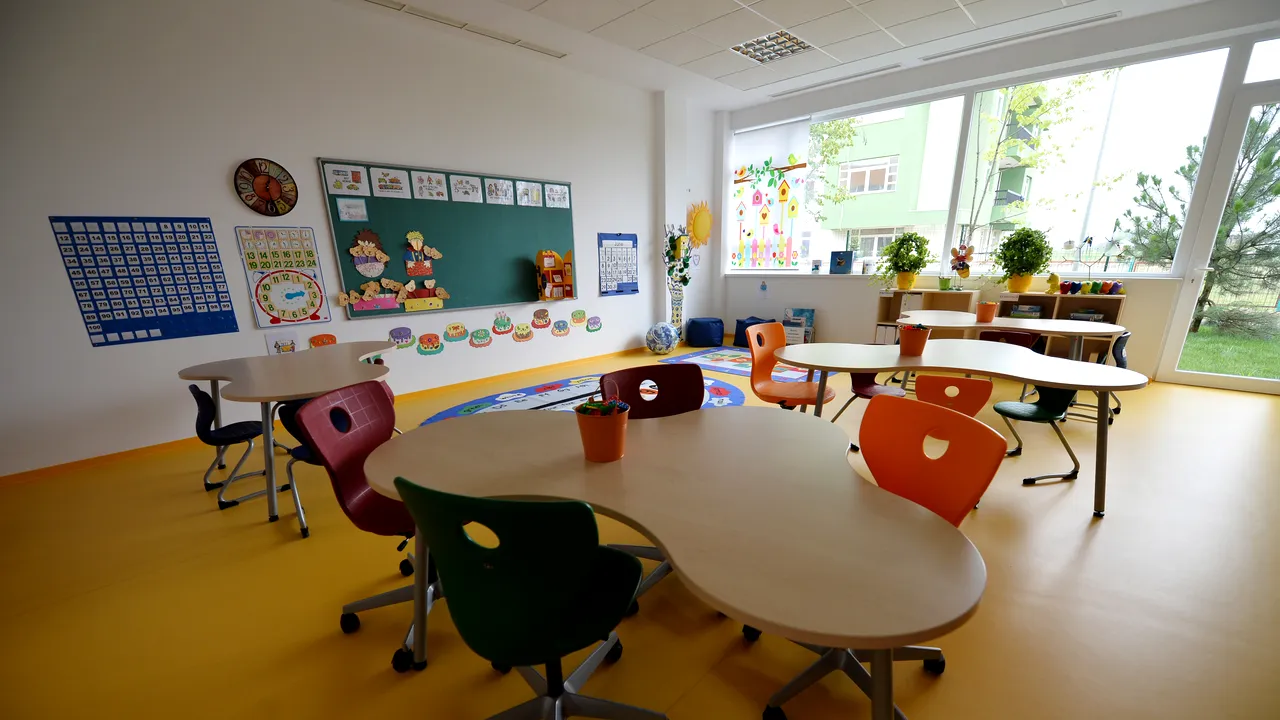 Analiză. Unii părinţi ai elevilor de la şcolile private plătesc meditaţii pentru copiii lor