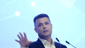 PNL îl acuză pe Daniel Florea că îşi face campanie în şcoli de Moş Nicolae: Copiii primesc materiale cu faţa lui
