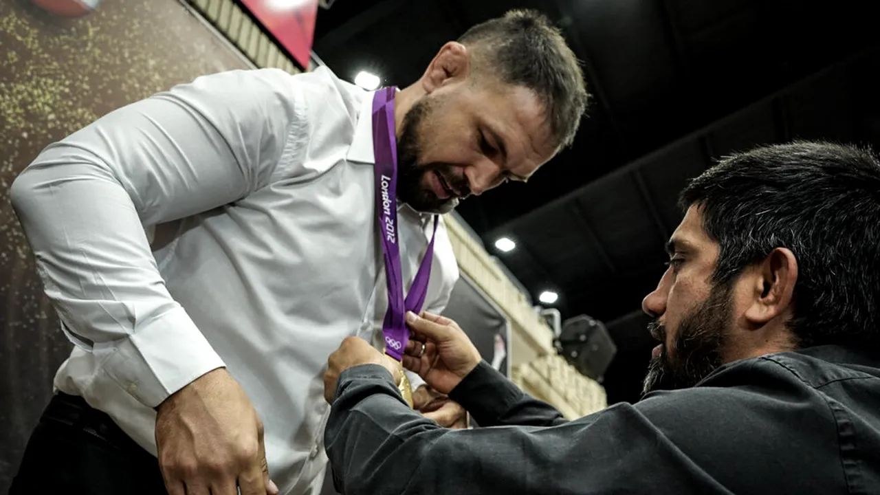 Un luptător iranian şi-a primit medalia olimpică de aur după 10 ani de aşteptare