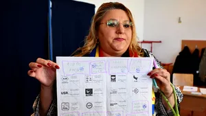 Diana Șoșoacă a votat la vedere și a scris pe buletin numele lui Ceaușescu și Codreanu, în semn de protest față de alegeri