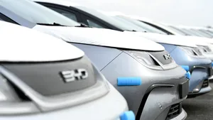 Mașinile electrice mai au de așteptat: UE amână noile reguli pentru emisiile auto
