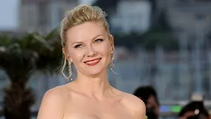 Kirsten Dunst foloseşte hipnoza pentru a renunţa la fumat