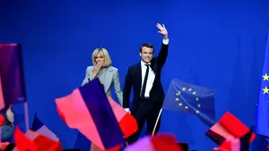 VIDEO Macron îi ia apărarea soţiei sale, blamând misoginismul şi homofobia pentru OBSESIA presei faţă de Briggite