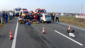 Trafic BLOCAT pe DN 6, în urma unui grav accident rutier | Patru oameni au fost răniţi după impactul dintre două maşini