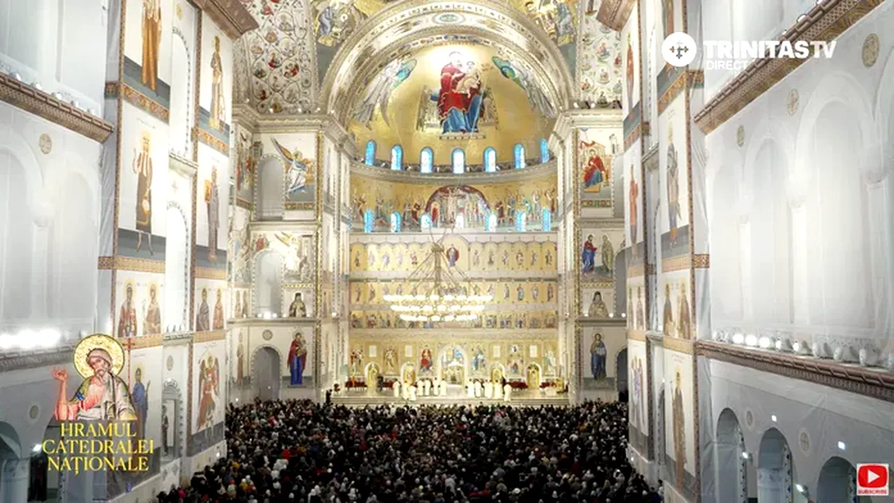 Catedrala Mântuirii Neamului, plină cu mii de români de Sfântul Andrei. Scene impresionante de la slujbă