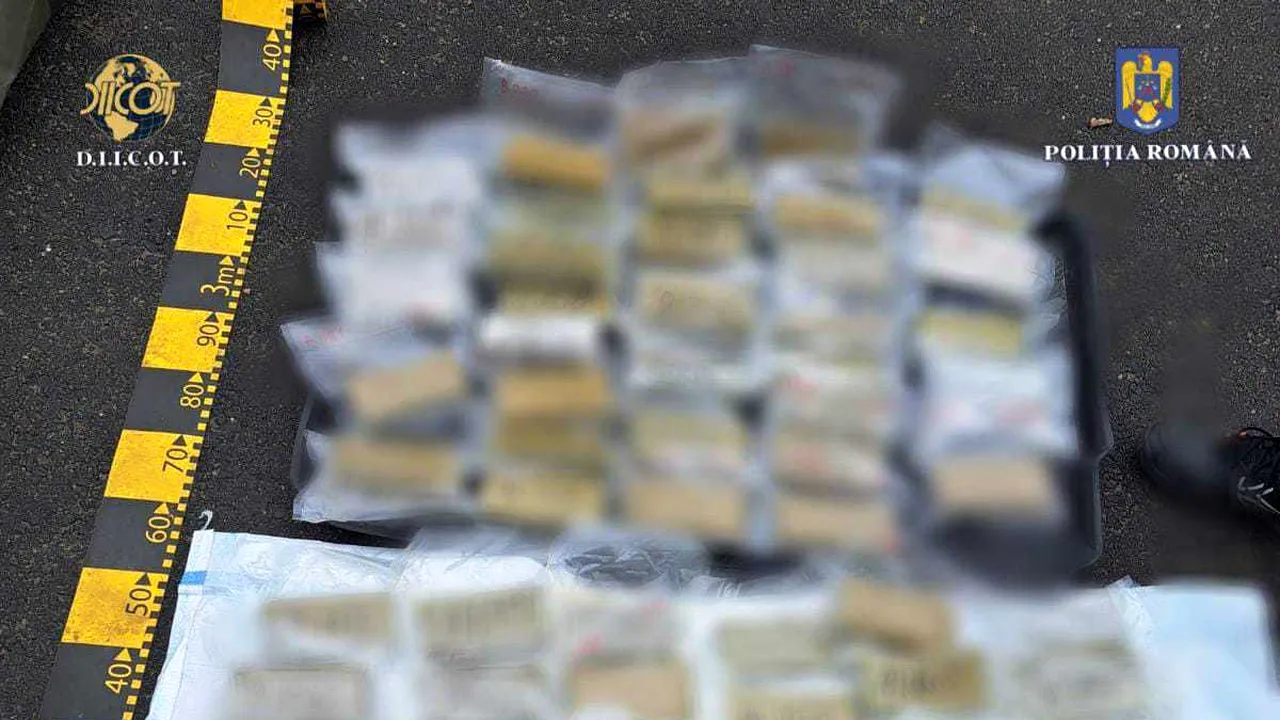 Captură majoră în lupta contra drogurilor. Traficant de droguri, prins cu 1,5 kg de cocaină şi peste 14 kg de canabis în maşină