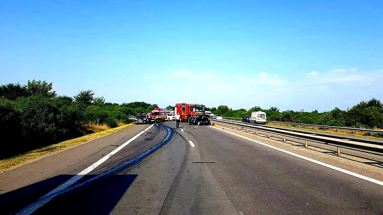 Un nou accident pe autostrăzile din România. Două persoane au murit, una a fost preluată de elicopter