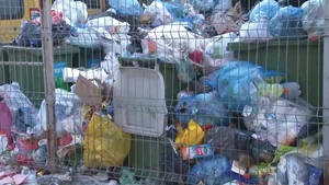 Municipiul Orşova este sufocat de gunoaie, primăria a fost amendată 
