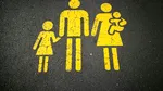 Angajații din Spania care au copii sub 12 ani pot cere modificarea programului de lucru. Ce prevede legea