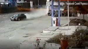 VIDEO - IMAGINILE din momentul în care atacatorul din Brăila spulberă, cu maşina, doi oameni pe şoseaua de centură a oraşului. Cum reacţionează martorii