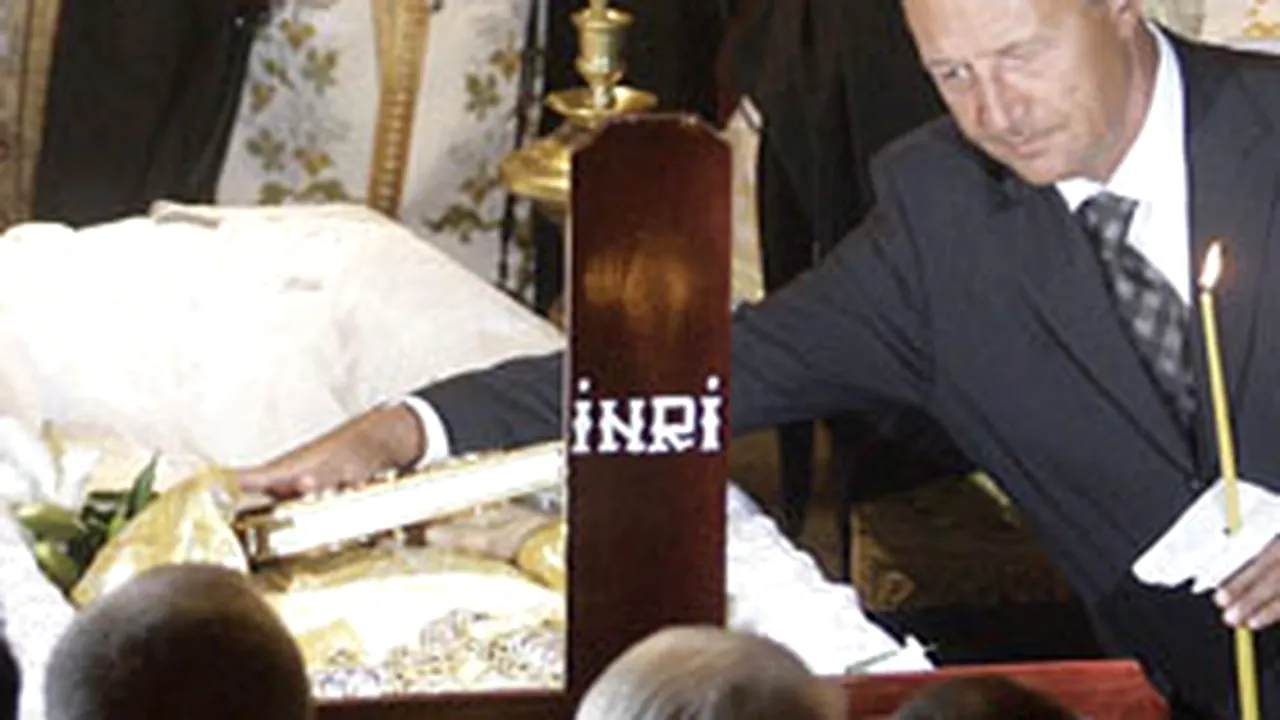 Traian Băsescu i-a acordat Patriarhului Teoctist Ordinul 