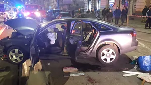 Accident teribil în Satu Mare: patru maşini au fost implicate. O femeie însărcinată şi fiica ei au fost rănite