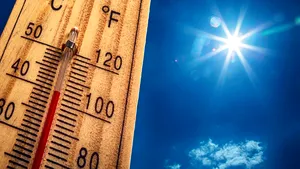 COD GALBEN de caniculă în 14 judeţe şi în Bucureşti: Maximele care vor fi atinse / Ce se întâmplă în jumătatea de nord-vest a României