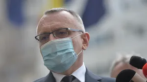 O lună de vacanţă, după modificarea structurii anului şcolar. Sorin Cîmpeanu anunţă noi consultări cu partenerii de dialog social 