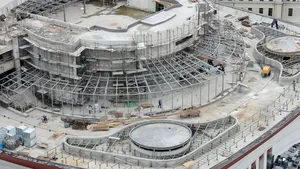 Ponta se asigură că lucrările la Teatrul Naţional Bucureşti vor fi finalizate în noiembrie