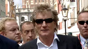 Rod Stewart, supărat pe Jude Law pentru că s-a despărţit de fiica sa